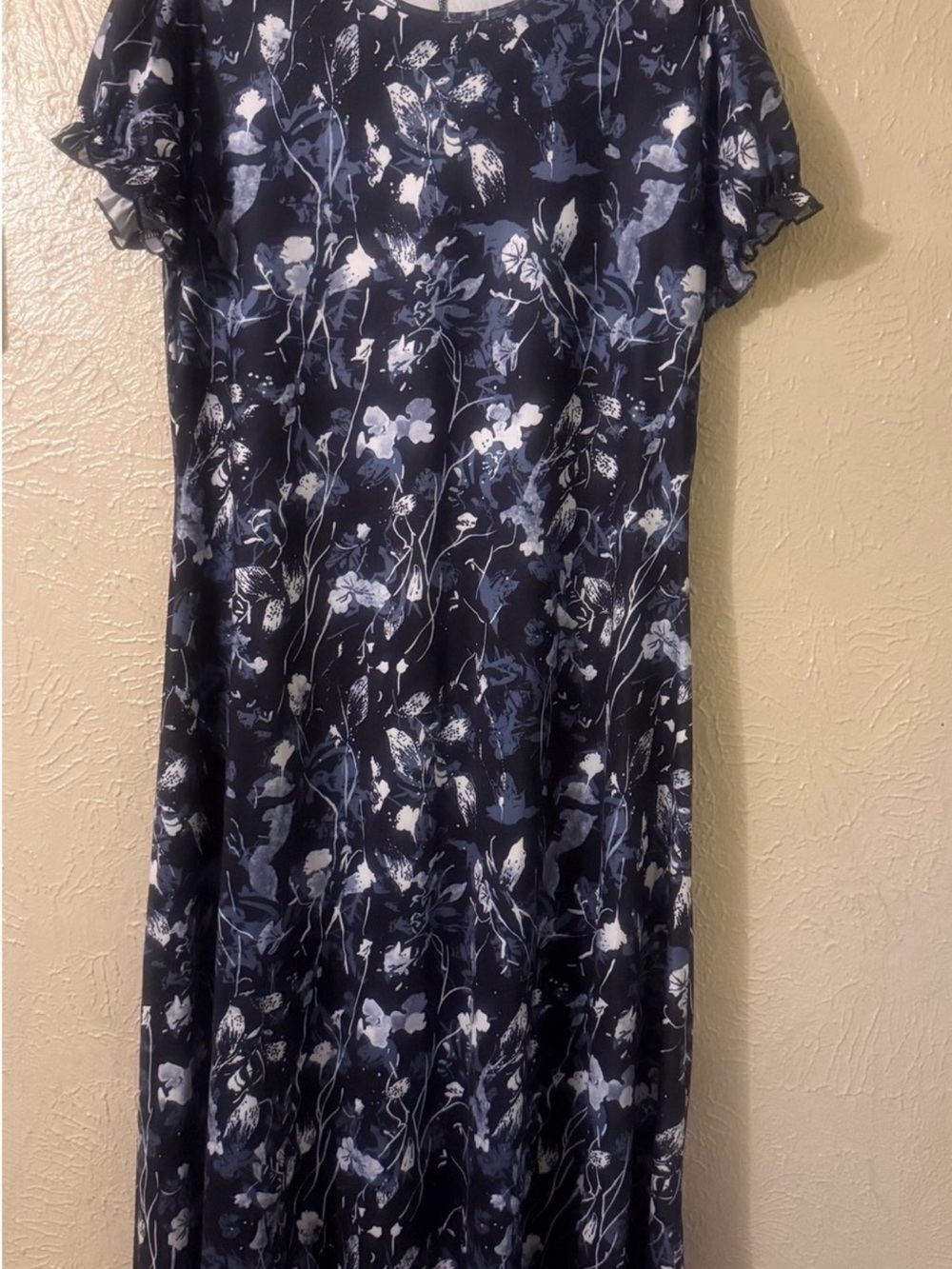 Elegant Navy and White Floral Maxi Dress in size XXL